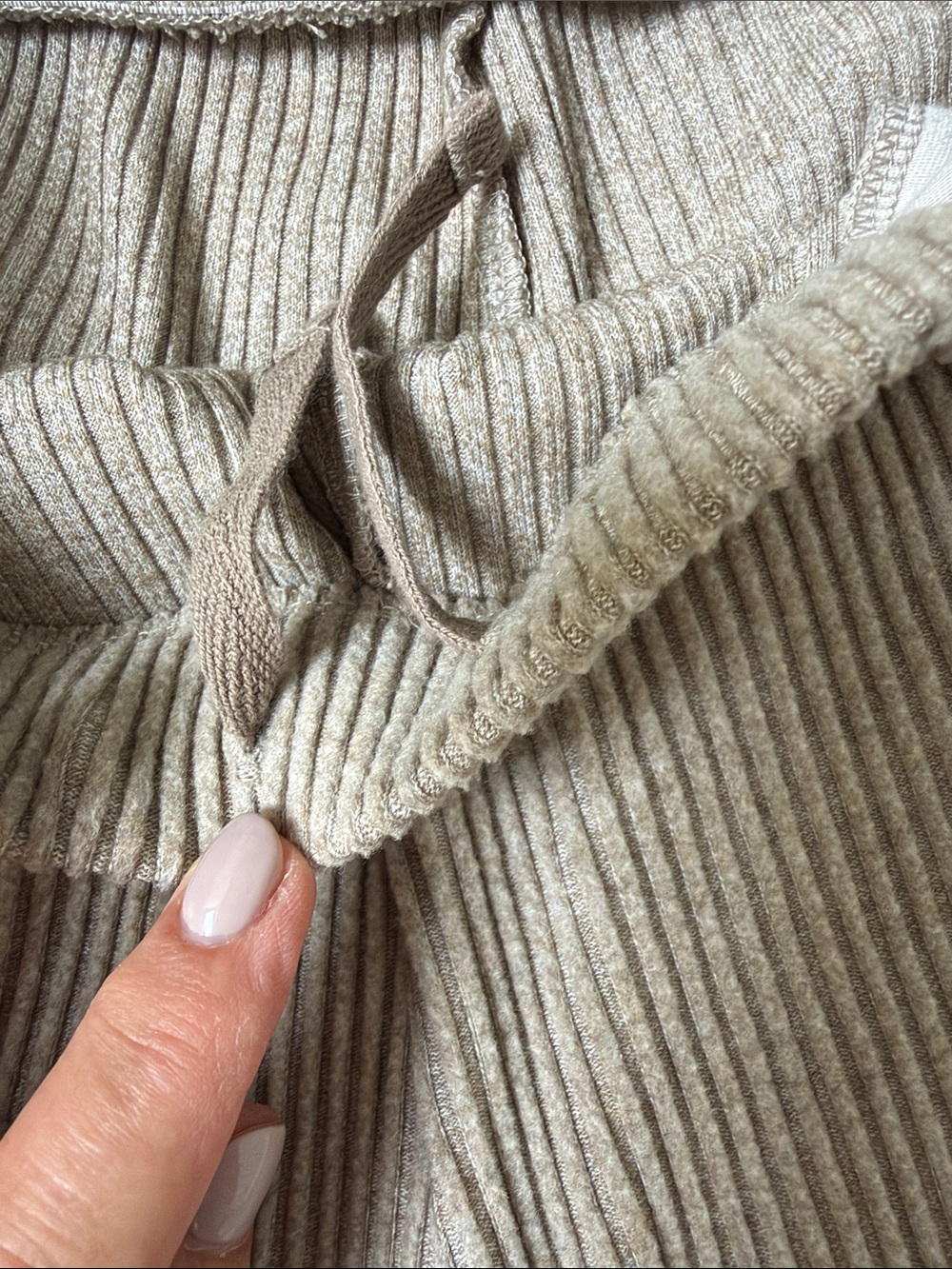 Alo Yoga Muse Ribbed Shorts In Gravel Heather - Picture 5 of 5